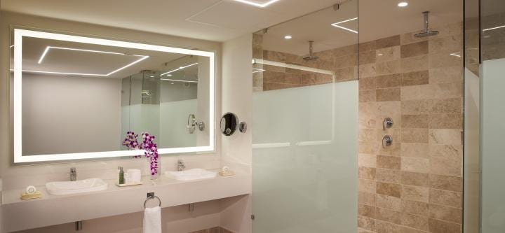 NOW SAPPHIRE PREFERRED CLUB  MASTER SUITE OCEAN FRONT WASHROOM